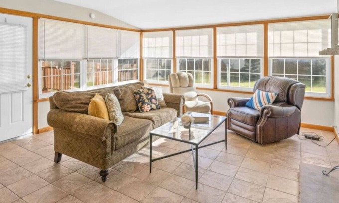 Chili Center House | Suburban Family Friendly 4 BR!
