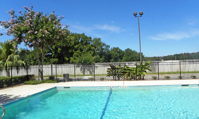 Greater Greenspoint Hotel | Suburban Studios Houston North I-45