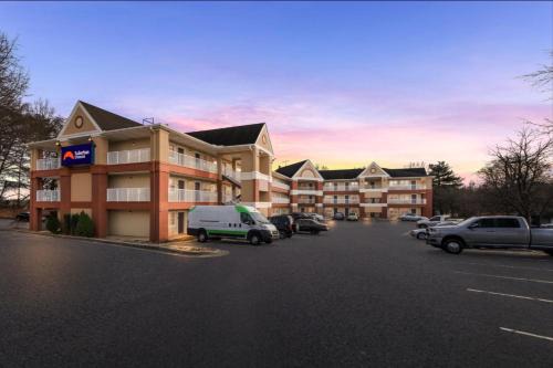 Williamsburg Square Hotel | Suburban Studios Winston-Salem near Hanes Mall