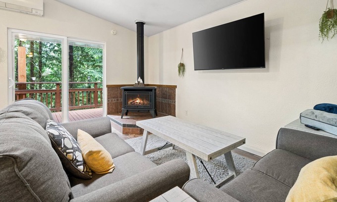 Sudden Valley House | Sudden Valley Forest House: Pet-Friendly, Near Galbraith Mountain & Trail Sites