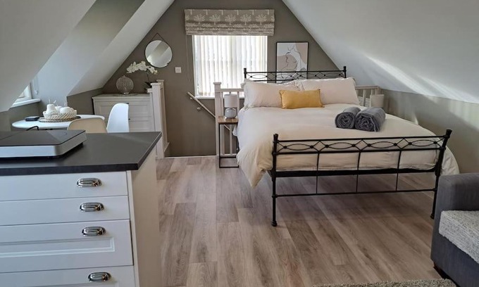 Tuddenham Apartment | Suffolk View Apartment