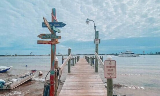 Mary Esther Apartment | Sugar Bay located between Destin 🌊and Navarre Beach. Pool 💙and grills