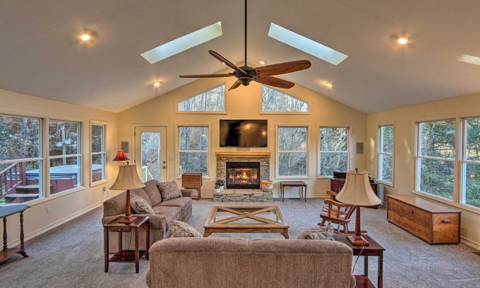 Sugar Grove House | Sugar Grove Escape w/Hot Tub & Remote Workspace!