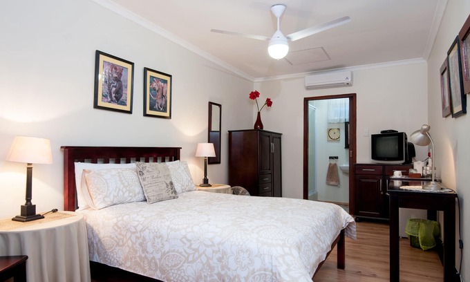 Durban North Bed & Breakfast | SugarBird Room at The Brother's Guest House Durban North