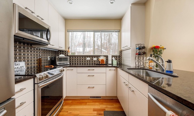 Cedar House | Sugarloaf Chalet 3BDR Loft 2510