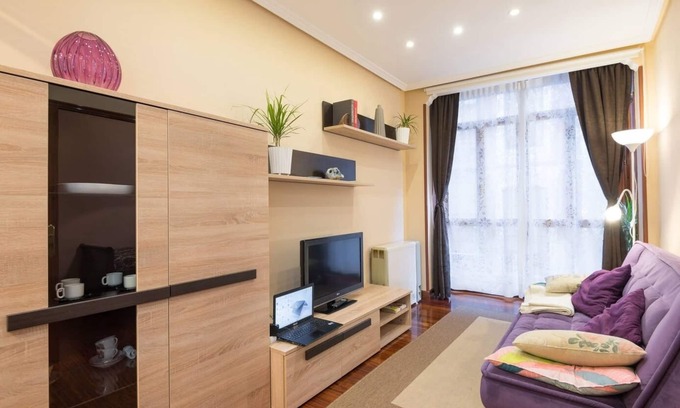 Bilbao Old Town Apartment | suitable old town exceptional situation pedestrian street parking possibility