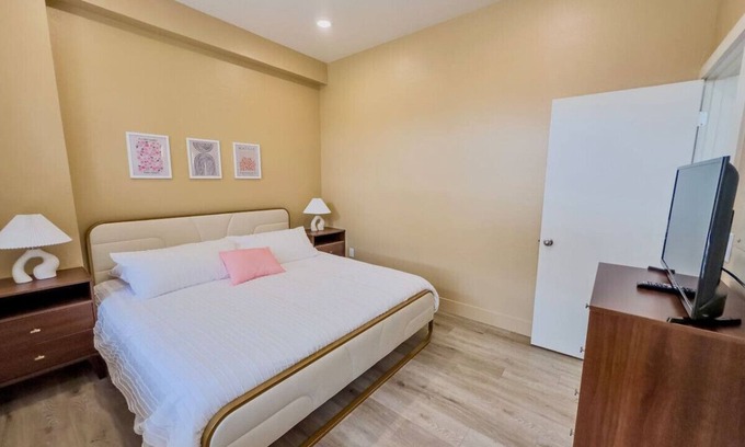Medford Hotel | Suite 1 | Peach Street Inn