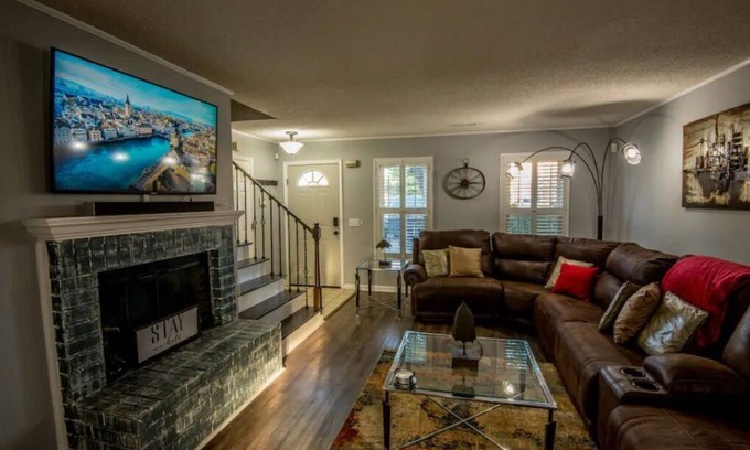 Madison House | Suite 102 in Madison."Quiet and Quaint"