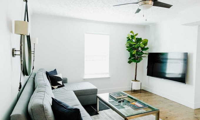 Edgehill Apartment | Suite 107: Luxe Music Row Stay, Walk to Gulch!