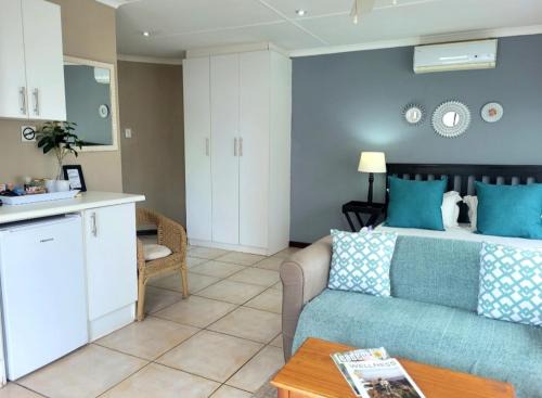 Beacon Bay Apartment | Suite 11- Deja' Blu Bed and Breakfast- East London