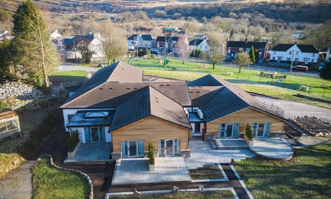 Pen-y-cae Apartment | Suite 12 - Sleeping Giant Hotel - Pen Y Cae Inn