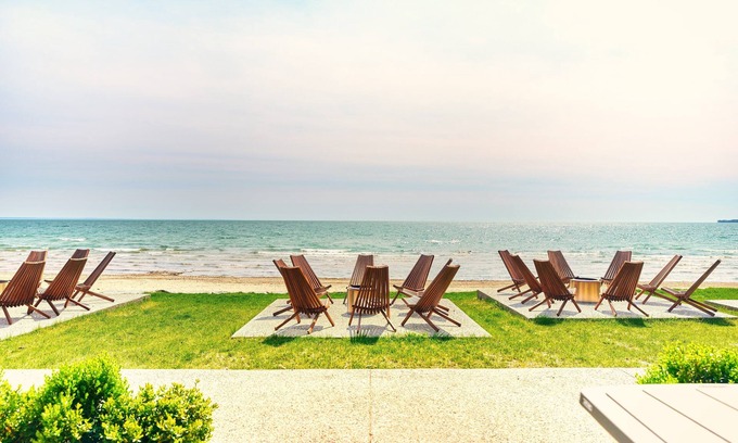 Wainfleet Cottage | Suite 201: Beautiful 3-Bedroom Beachfront Townhouse