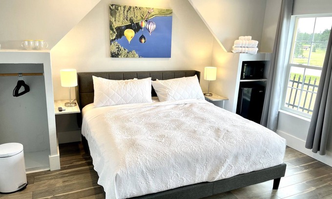 Custer Cabin | Suite 205 "The Tawny Eagle"