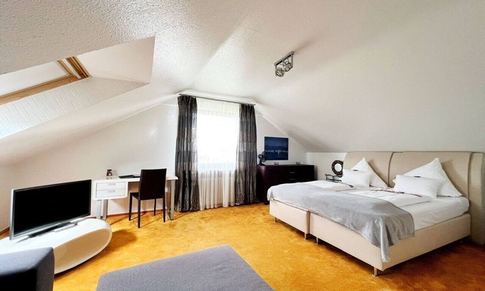Ailingen Apartment | Suite, 28 sqm with private bathroom, max. 2 persons
