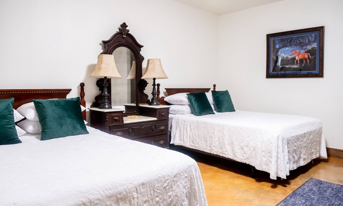 Brenham Apartment | Suite #9- 73 Acres - Horse Oasis - 10min to RoundTop, middle of Austin & Houston