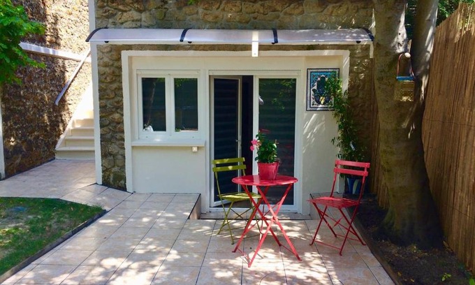 Les Pavillons-sous-Bois Apartment | SUITE AVEC TERRASSE ET JARDIN AUX PORTES DE PARIS