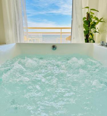 Mediterranee Apartment | Suite Balnéo Canet