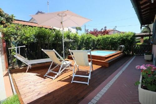 Marina di Massa Apartment | Suite con Piscina Privata e Giardino 2 matrimoniali 2 bagni
