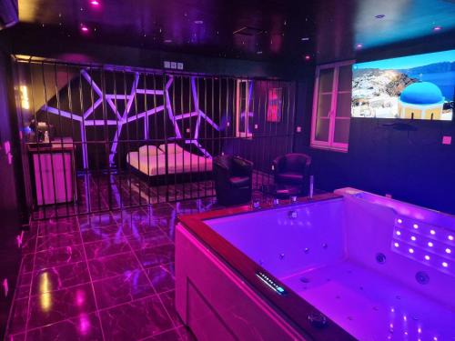 Laigneville Apartment | Suite Coquine avec jacuzzi YaoSpa60