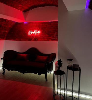 Saint-Quentin Apartment | Suite de Luxe - Jacuzzi & Cave Secrète