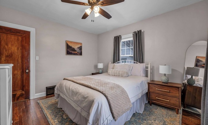 Shaker Heights Apartment | Suite Dreams Cleveland 2BR Apt ·Second Floor· FREE Parking