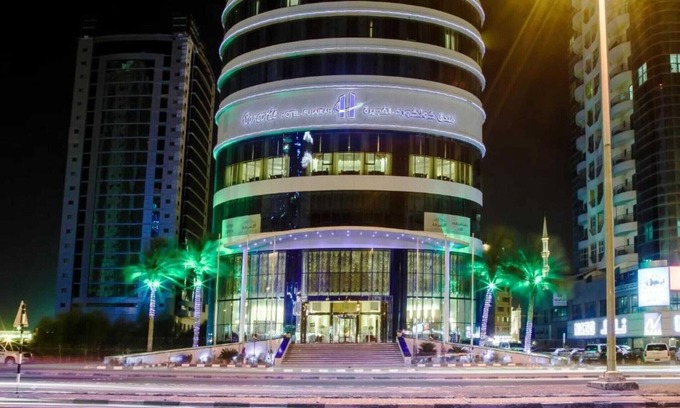 Al-Fujairah House | Suite in Fujairah Bay with Rooftop Pools