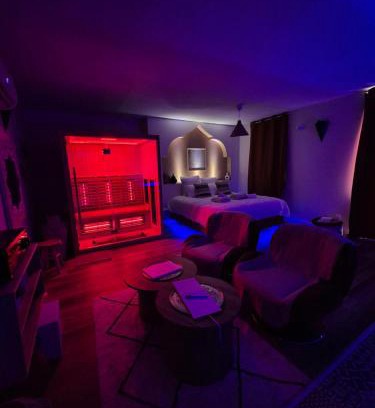 Serrieres Apartment | Suite Luxe Spa Balneo Sauna Hammam Projecteur