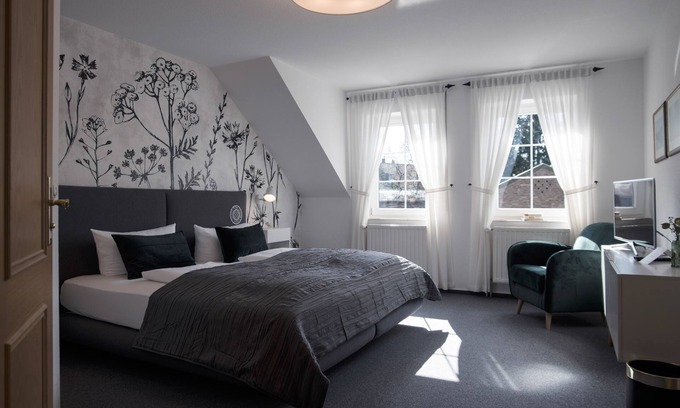 Alt-Ruppin Apartment | Suite mit 2 Badezimmern und Balkon