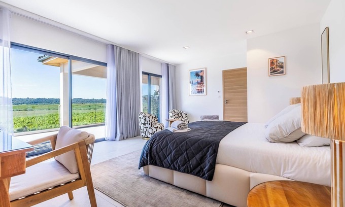 Plaissan Bed & Breakfast | Suite n°2 in Villa SCL - Heated pool