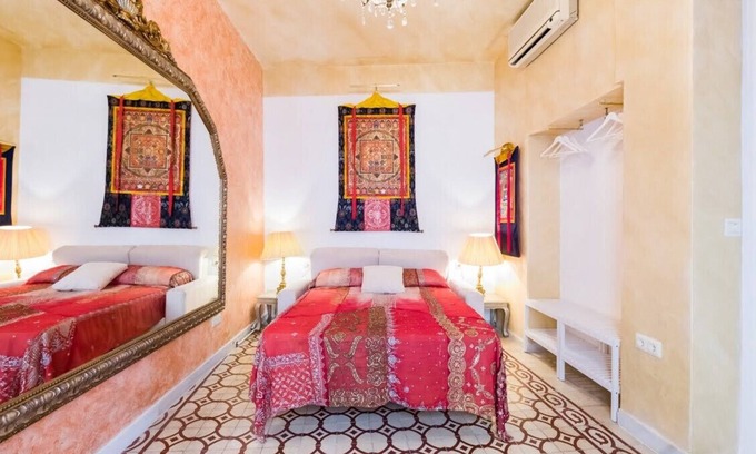 Museo Apartment | Suite Nepal by RentalSevilla