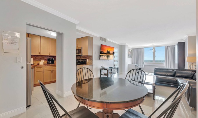 Bermuda Riviera Apartment | Suite on the Ocean with City View