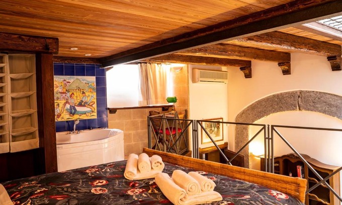 Historical Center Apartment | Suite Piazza del Gesù By DomusExtra