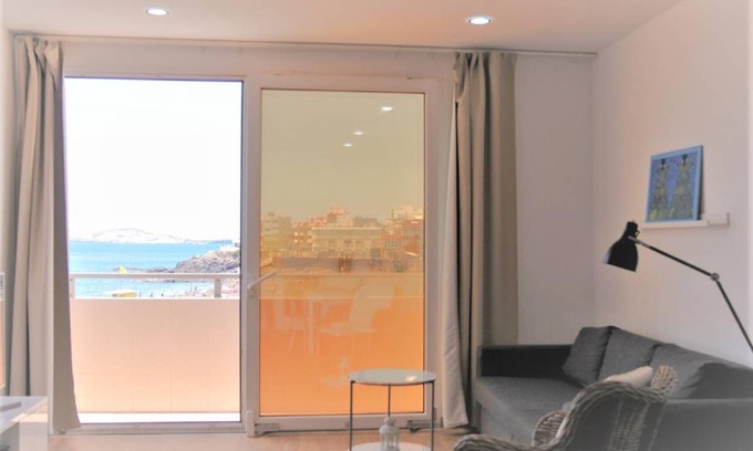 Melenara Apartment | Suite Playa y Mar - Large apartment with sea view, wifi and A/C at Melenara beach – 1