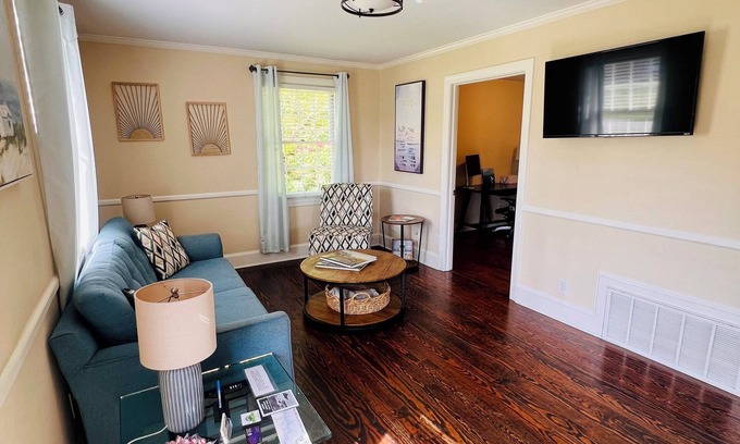 Littleton House | Suite Retreat - 3 Bed Traveler's Cottage w/Office