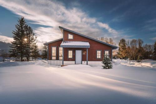 Driggs House | Suite Retreat - Walking Distance to Restaurants