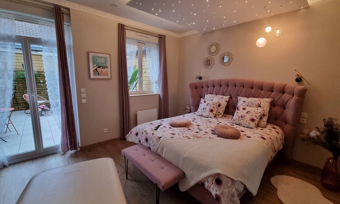 Calais Apartment | Suite Romantique à 5 mn de la Plage " la Bulle Romantique "
