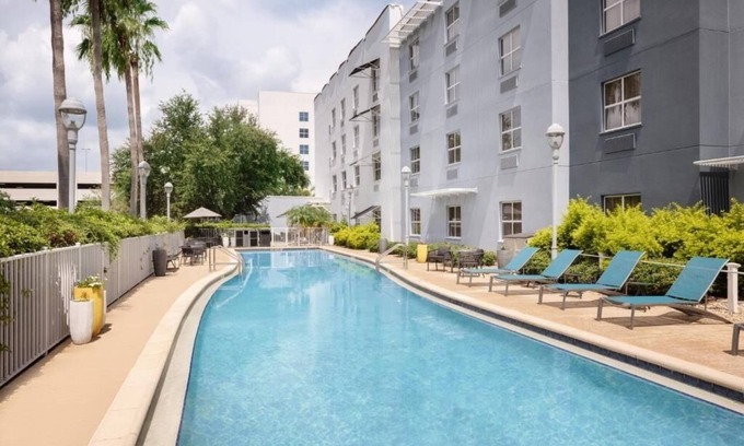 Westshore Hotel | Suite Room with Full Kitchen Close to Cypress Point Park & Raymond James Stadium