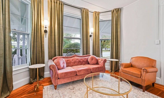 Saratoga Springs Apartment | Suite Rose by Saratoga Stays - King EnSuite