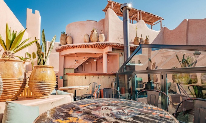 Marrakesh-Tensift-El Haouz House | Suite Signature with bath and Patio View