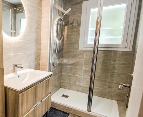 Cimetiere de l'Est Apartment | Suite T5 Rennes Gare - Parking privé gratuit