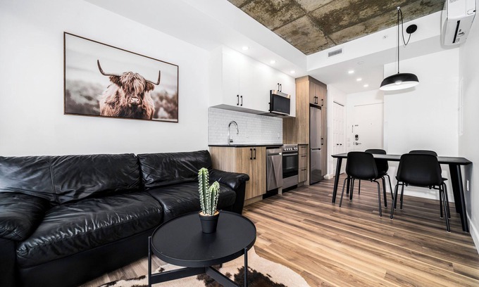 La Cite-Limoilou Apartment | Suite Texas Confort | Free Parking | Rooftop BBQ & Pool