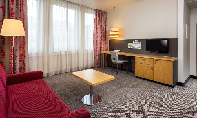 Neu-Isenburg Apartment | Suite with kitchenette for single and double use