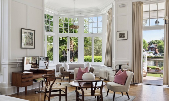 Bray on Thames Hotel | Suite with River View at River Arts Club Hotel