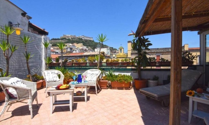 Quartieri Spagnoli Apartment | Suite with terrace San Martino "Case Cosi"