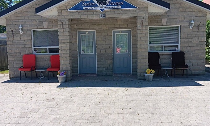 Wasaga Beach Cottage | Suites of Wasaga - Unit #1- mins walk Beach 1
