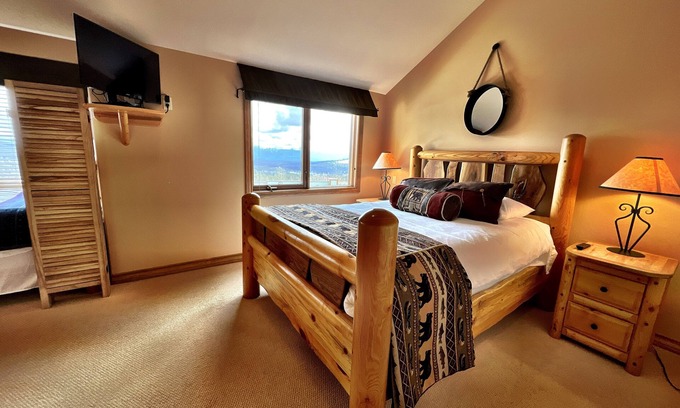 East Kootenay Condo | Sullivan Stone 3 True Ski-In/Ski-Out Mountain Home with Private Hot Tub! - Sleeps 10