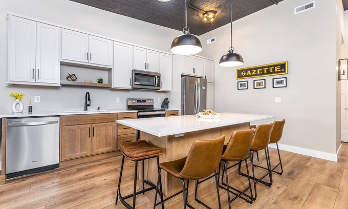 Galena Apartment | Summer Bliss @ Gazette Suites on Commerce St! Steps 2 Main St! Parking Spot!
