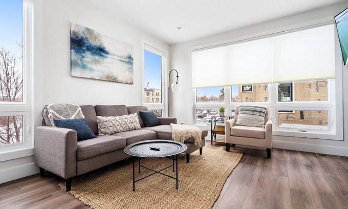 Traverse City House | Summer Break! Walk to Front! Rooftop! LakeView