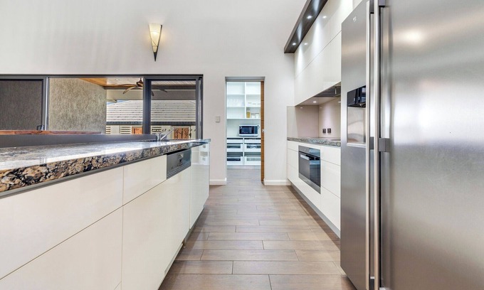 Durack House | Summer Breeze - 20 minutes from Darwin CBD - private swimming pool - games room