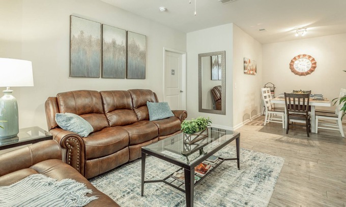 Collegedale Apartment | ✪ Summer Breeze ✪ FREE Parking, Pool & Gym!